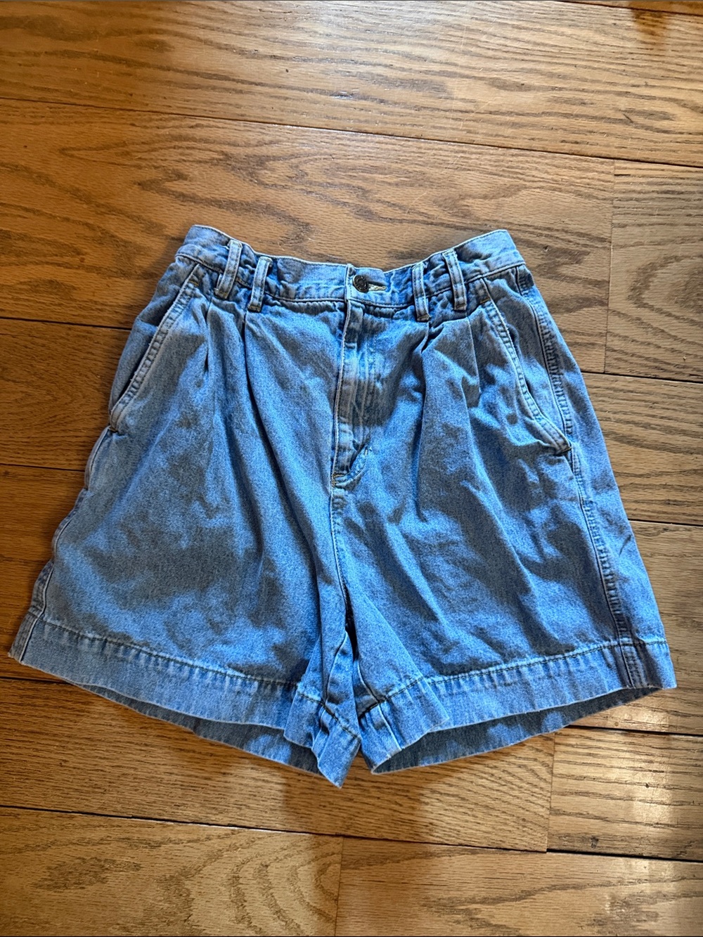 LIZ wear 90’s vintage High-Waist Light Blue Denim Shorts